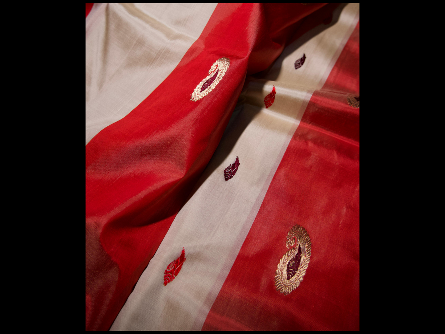 Pure Gorod Silk saree in red & white combination with golden thread & meenakari work