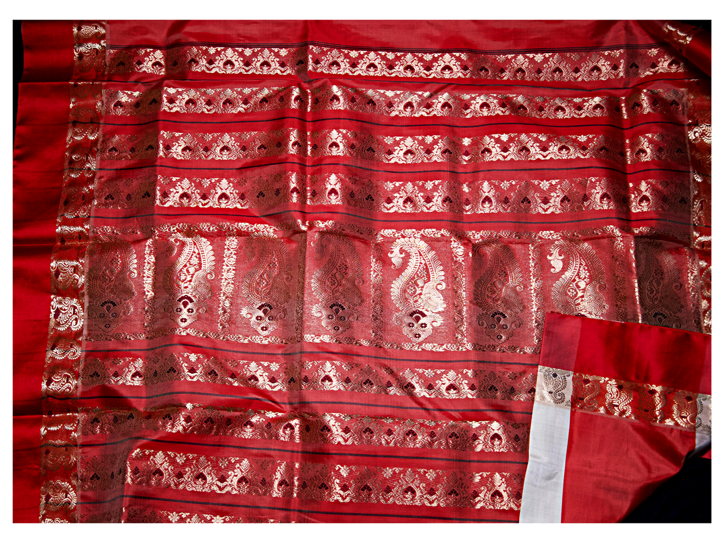 Pure Gorod Silk saree in red & white combination with golden thread & meenakari work